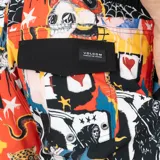 Short de baño Volcom Mariner multicolor con estampado de calaveras, serpientes, telarañas y otros motivos.