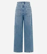 Pantalón cargo de jeans con lavado dirty, corte holgado, bolsillos laterales y trabillas en la cintura.
