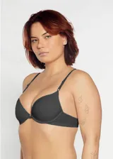 Soutien de microfibra color hueso, sin costuras, con aro, breteles regulables y copa push up.