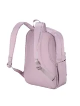 Mochila negra de poliéster con un bolsillo frontal y logo de la marca en la parte inferior.