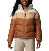 Campera puffer Columbia de mujer, con bloques de color marrón, beige y blanco. Tiene cuello alto, cierre frontal con cremallera, bolsillos laterales con cremallera y puños elásticos.