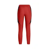 Pantalón deportivo Under Armour Challenger Pro para mujer, color rojo con paneles laterales en negro y logo blanco.
