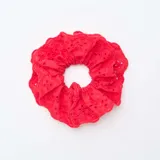 Coletero rojo con bordado calado.