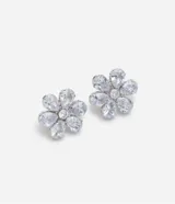 Par de aros tipo botón con forma de flor, hechos en metal plateado con strass y pétalos de zirconia. Cierre a rosca.