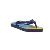 Chanclas de playa Mormaii con base estampada con motivos tropicales en tonos celeste, azul, amarillo y naranja. Tiras de goma azul marino con logo de la marca en amarillo.