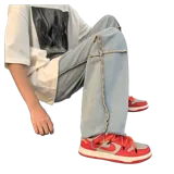 Pantalón de jean de lavado celeste claro, corte ancho y tiro alto, caracterizado por costuras exteriores visibles en color beige.