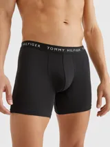 Pack de tres bóxers negros Tommy Hilfiger de algodón elastizado con cintura elástica y logo de la marca.