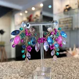 Aros colgantes con cristales Swarovski de colores fucsia, azul, violeta y verde, con ajuste de perforación.