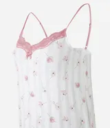 Camisola corta de viscosa estampada con flores y rayas verticales, breteles finos regulables y detalle de encaje rosa en escote y ruedo.