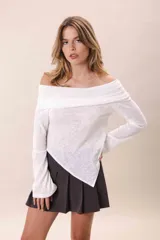 Short pollera gris con tablas.