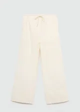 Pantalón de algodón color crudo, de corte wide leg, tiro alto y cintura elástica con cordón ajustable.