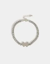 Pulsera plateada de cadena gruesa con dije de mariposa con strass.