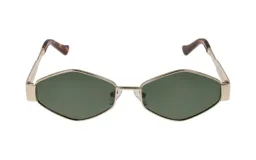Lentes de sol con marco metálico dorado, lentes hexagonales color verde y patillas con estampado carey.