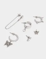 Set de seis aros plateados con dijes de mariposas y strass, que incluye aros pasantes y argollas.