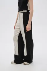 Pantalón ancho de viscosa con diseño color block y punto smock.