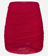 Minifalda roja de tul fruncido con efecto push-up.