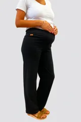 Pantalón negro de lino para embarazo, con faja elastizada en la cintura.