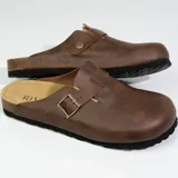 Zuecos marrones de cuero con plantilla de corcho, suela de goma negra y hebilla ajustable.