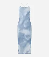 Vestido midi de tul con forro, estampado abstracto en tonos celeste y blanco, breteles finos cruzados en la espalda y corte al bies.