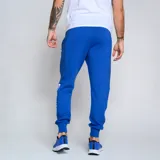 Pantalón de jogging azul marino con puños ajustados, cintura elástica con cordón y bolsillos laterales. Presenta el escudo del Club Nacional de Football y el logo de Umbro.