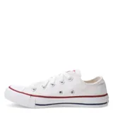 Championes Converse All Star Chuck Taylor de lona color blanco con detalles en rojo y azul en la suela.
