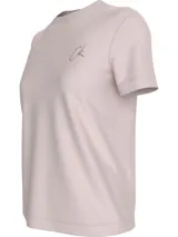 Remera rosa de algodón con cuello redondo, mangas cortas y logo 'ck' bordado en el pecho.