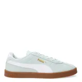 Championes Puma Club II W color celeste con detalles en blanco y suela marrón.