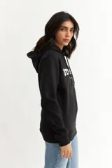Hoodie gris con capucha y cordones ajustables. Estampado frontal con la palabra 'OTHERSIDE' y las siglas 'OTH' en azul marino.