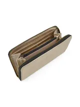 Billetera de cuero vacuno color negro con cierre metálico, múltiples ranuras para tarjetas y billetes, bolsillo monedero central con cierre y espacio extra para guardado.