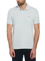 Polo celeste de piqué de algodón orgánico, corte recto, cuello con solapa y logo bordado en el pecho.
