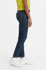 Jeans Levi's® 501® Skinny de tiro alto, pierna ajustada y bragueta de botones.