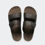 Sandalias Reef Ojai Two Bar de cuero color marrón oscuro, con doble tira ajustable con velcro y plantilla anatómica.