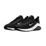 Championes Nike Bella 7 color negro con detalles en blanco, diseñados para entrenamiento, con capellada de malla elástica y transpirable, tecnología Air Zoom en el talón y suela de goma.