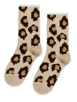 Medias color beige con estampado de manchas de leopardo pixeladas en marrón.
