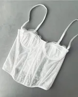 Corset blanco con breteles finos, escote corazón con encaje y cierre trasero con ganchos.