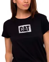 Remera negra de algodón con cuello redondo y logo de CAT estampado en el pecho.