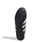 Championes Adidas Tekwen, color blanco con las tres tiras negras, sin cordones y con ajuste de velcro.