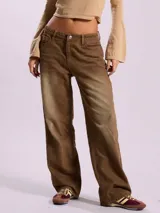 Pantalón de jean wide leg color óxido, de tiro medio y corte holgado.