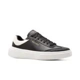 Championes Skechers Cordova Classic Lighto, color negro con detalles en blanco.