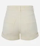 Short de sarga negro con cintura alta, bolsillos delanteros y traseros.