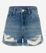 Short de jean de tiro alto, color azul denim, con desgarros, bajo deshilachado y detalles de strass.