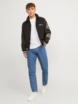 Pantalón de jean azul de corte recto.