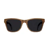 Lentes de sol con marco cuadrado de madera color marrón claro y lentes negros.