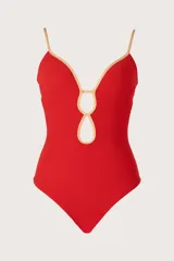 Traje de baño entero rojo con ribetes dorados, escote con aberturas en forma de gota y copas preformadas.