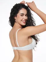 Soutien blanco con copa y detalles de encaje.
