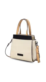 Cartera color beige con doble asa corta y correa larga extraíble. Tiene un bolsillo principal con cierre y varios bolsillos interiores.