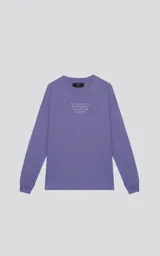 Remera lila de algodón con corte oversize, mangas largas y estampa frontal con la frase "La vida es como una caja de bombones, nunca sabes lo que te va a tocar".