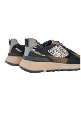Championes urbanos color negro, verde militar y beige con estampado animal print.