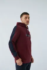Buzo de algodón negro para hombre, con capucha, bolsillo canguro y estampado de logo en el delantero.