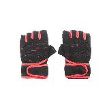 Par de guantes negros con detalles en rojo, sin dedos y con muñequera ajustable con velcro.